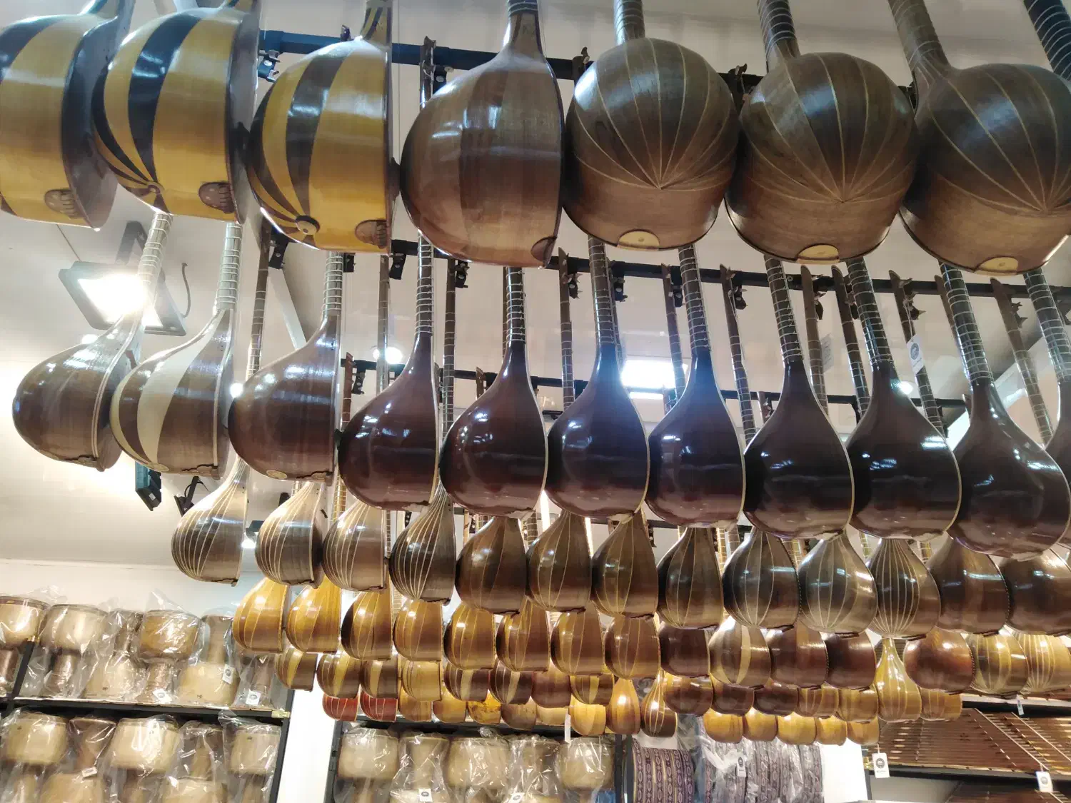 سه تار|سازهای سنتی|آمل, |دیوار