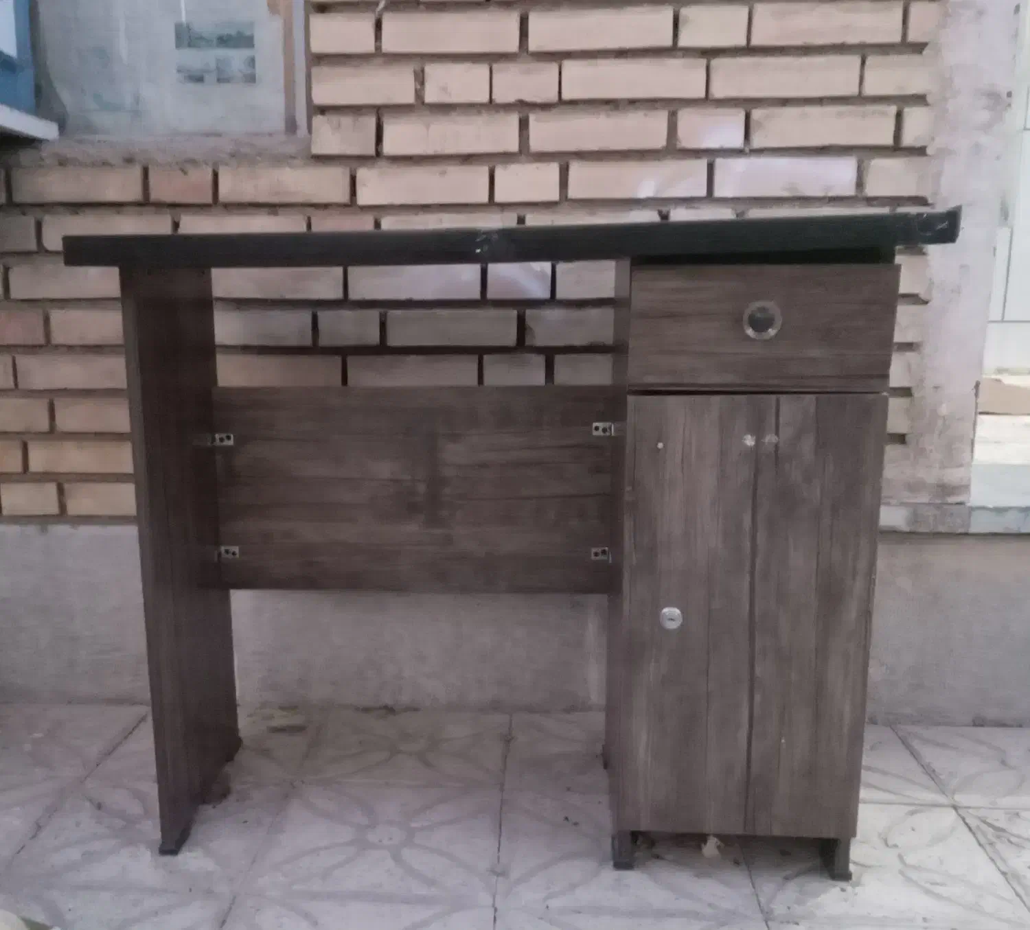 میز تحریر|میز تحریر و کامپیوتر|مبارکه, |دیوار