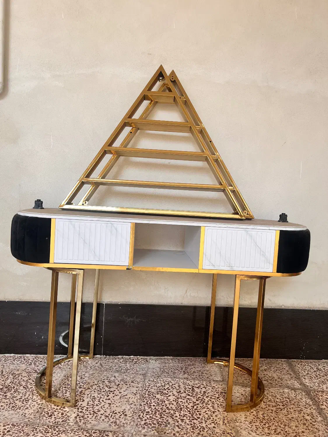 میزناخن و استند لاک|آرایشگاه و سالنهای زیبایی|لاهیجان, فیاض|دیوار