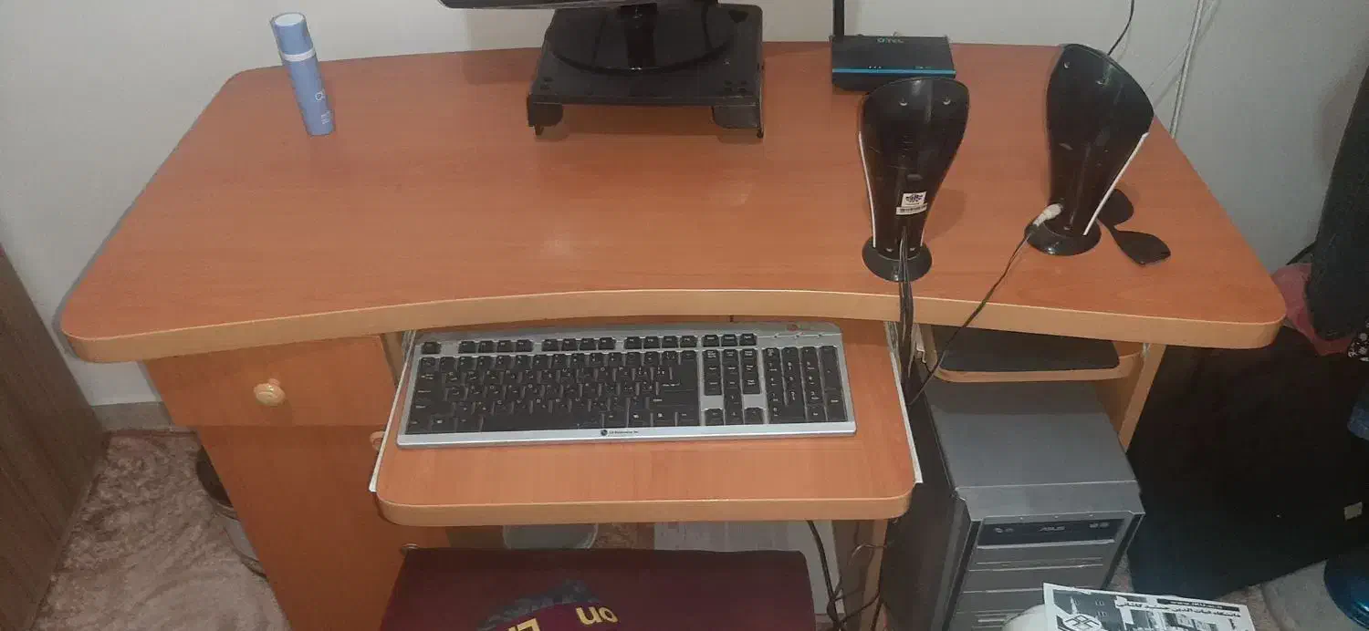 فروش میز کامپیوتر دست دوم تمییز|میز تحریر و کامپیوتر|آبیک, |دیوار