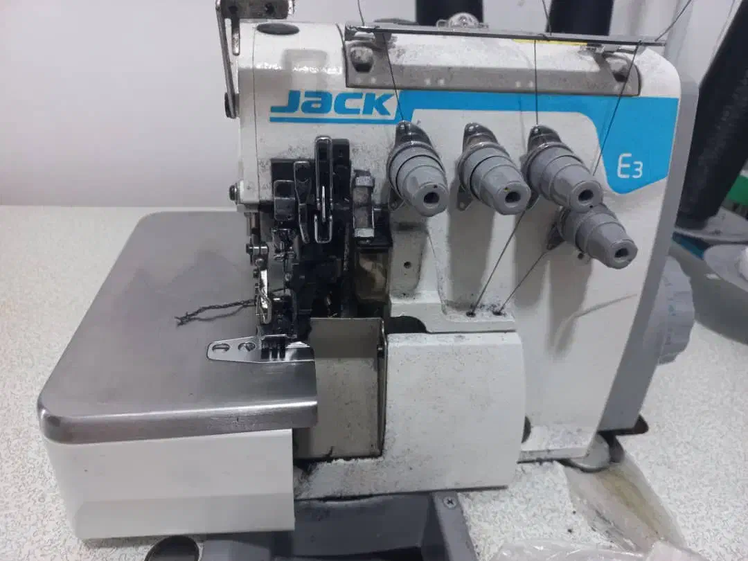 چرخ سردوز جک و مکش سیلور|چرخ خیاطی و ریسندگی|مشهد, نیزه|دیوار