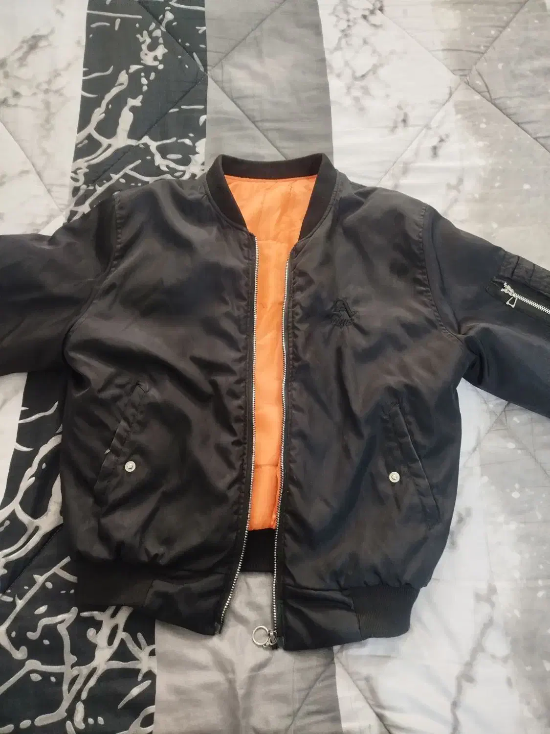 کاپشن|لباس|تایباد, |دیوار