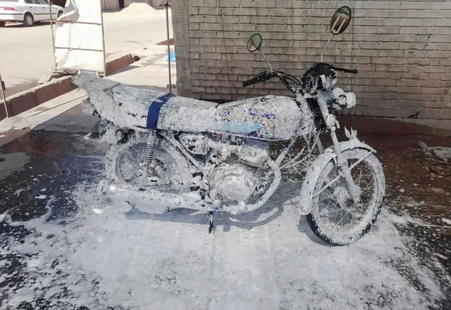 موتور 125|موتورسیکلت|پرند, فاز ۱|دیوار