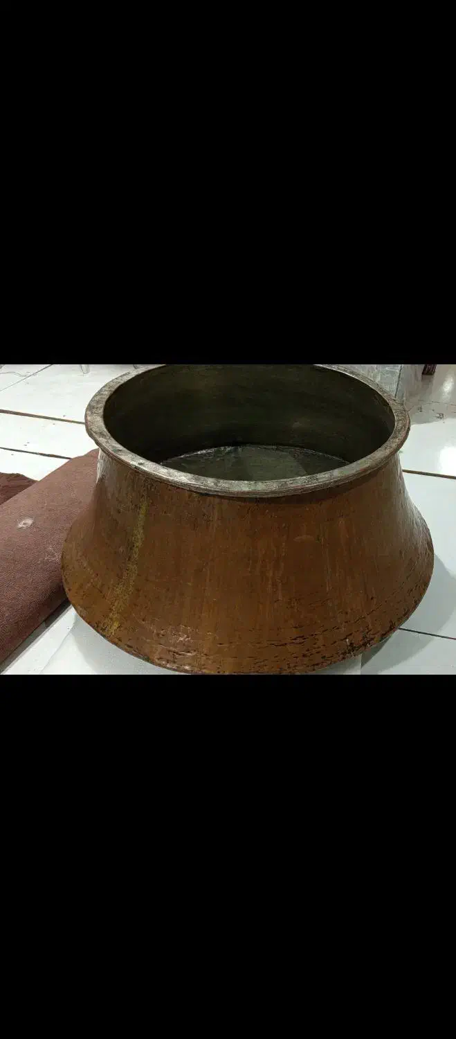دیگ مسی قدیمی|کلکسیون اشیاء عتیقه|اهواز, کمپلو جنوبی|دیوار