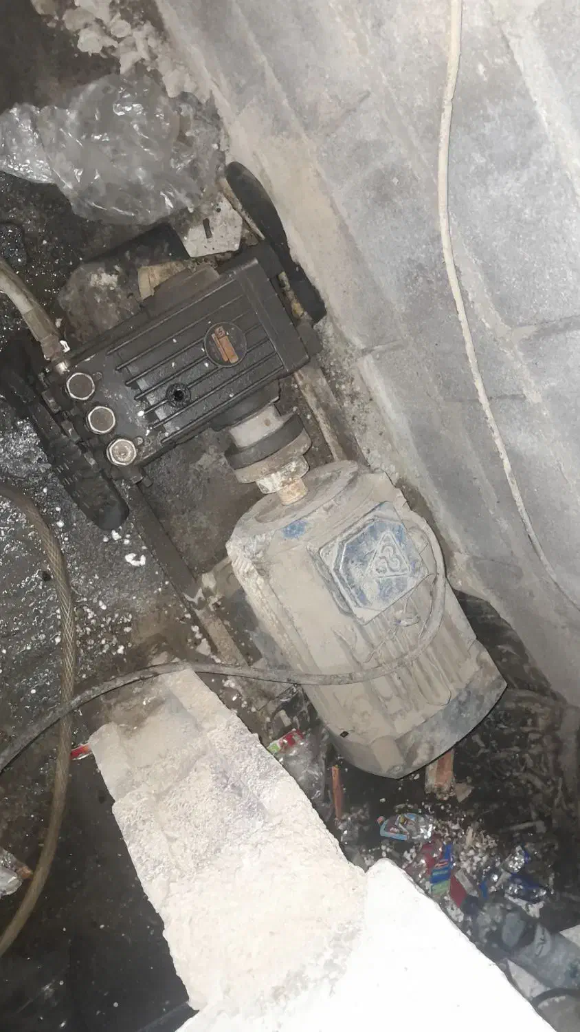 وسایل کارواش در حال کار|ابزارآلات|سنندج, |دیوار