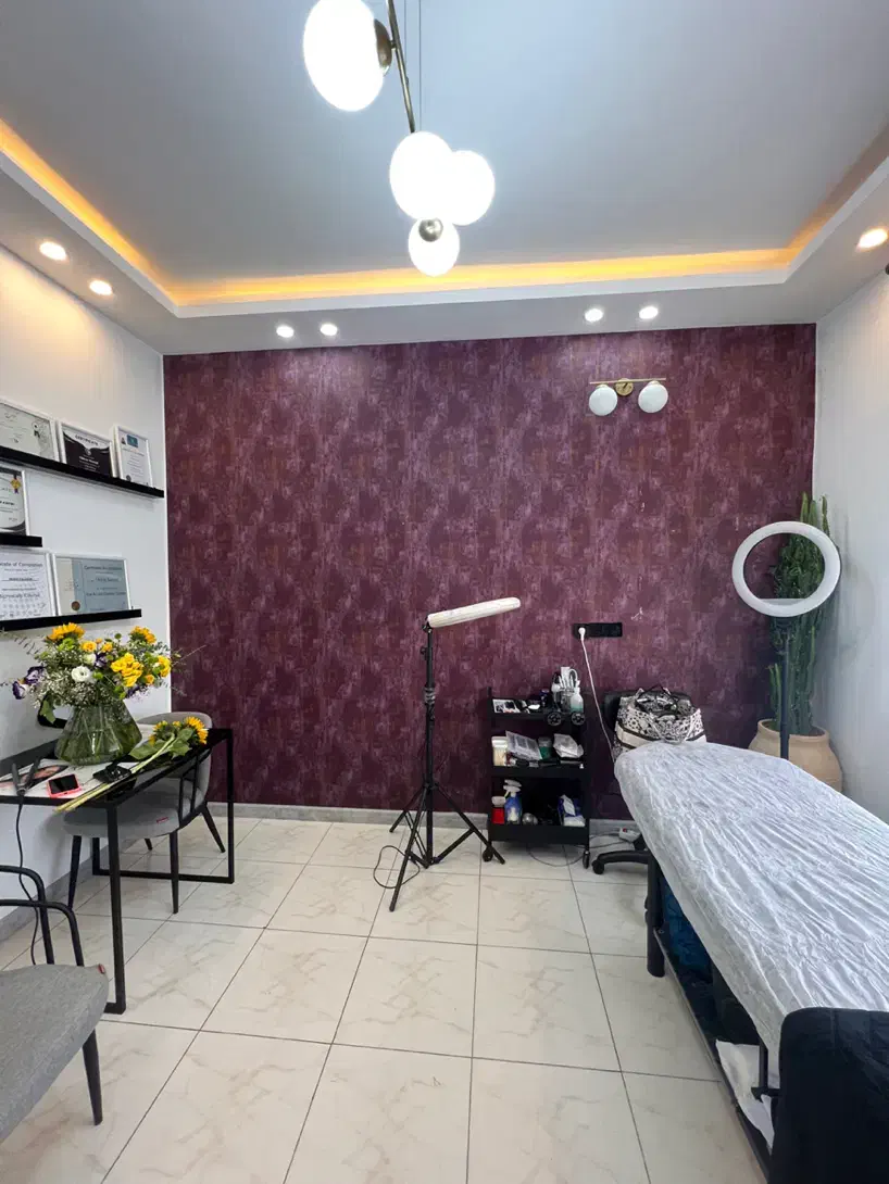 اجاره اتاق در سالن زیبایی|اجارهٔ دفتر کار، اتاق اداری، مطب|شیراز, عفیف‌آباد|دیوار