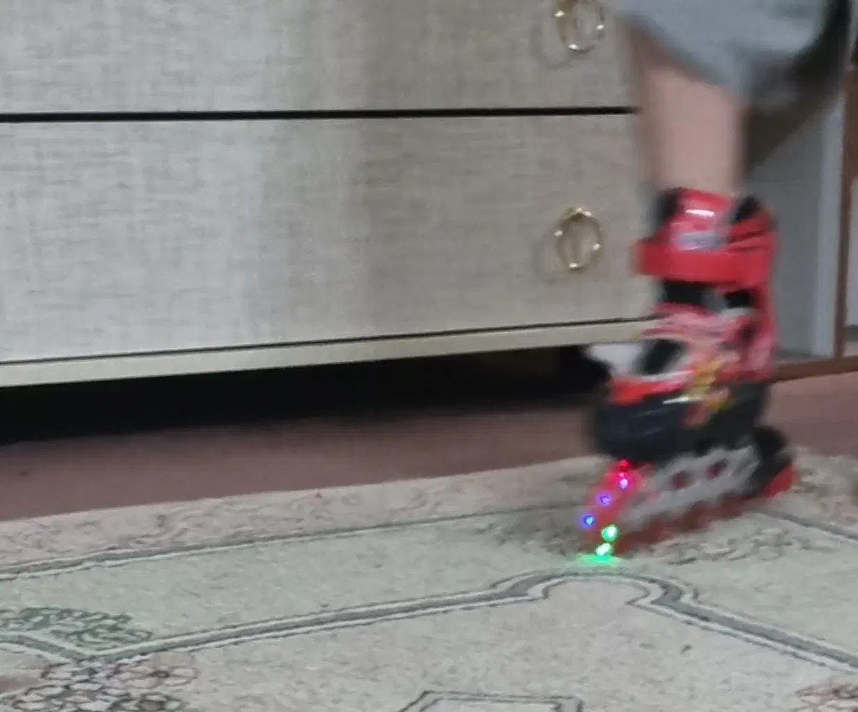 اسکیت چراغ دار در حدنو|دوچرخه، اسکیت، اسکوتر|طرقبه, |دیوار