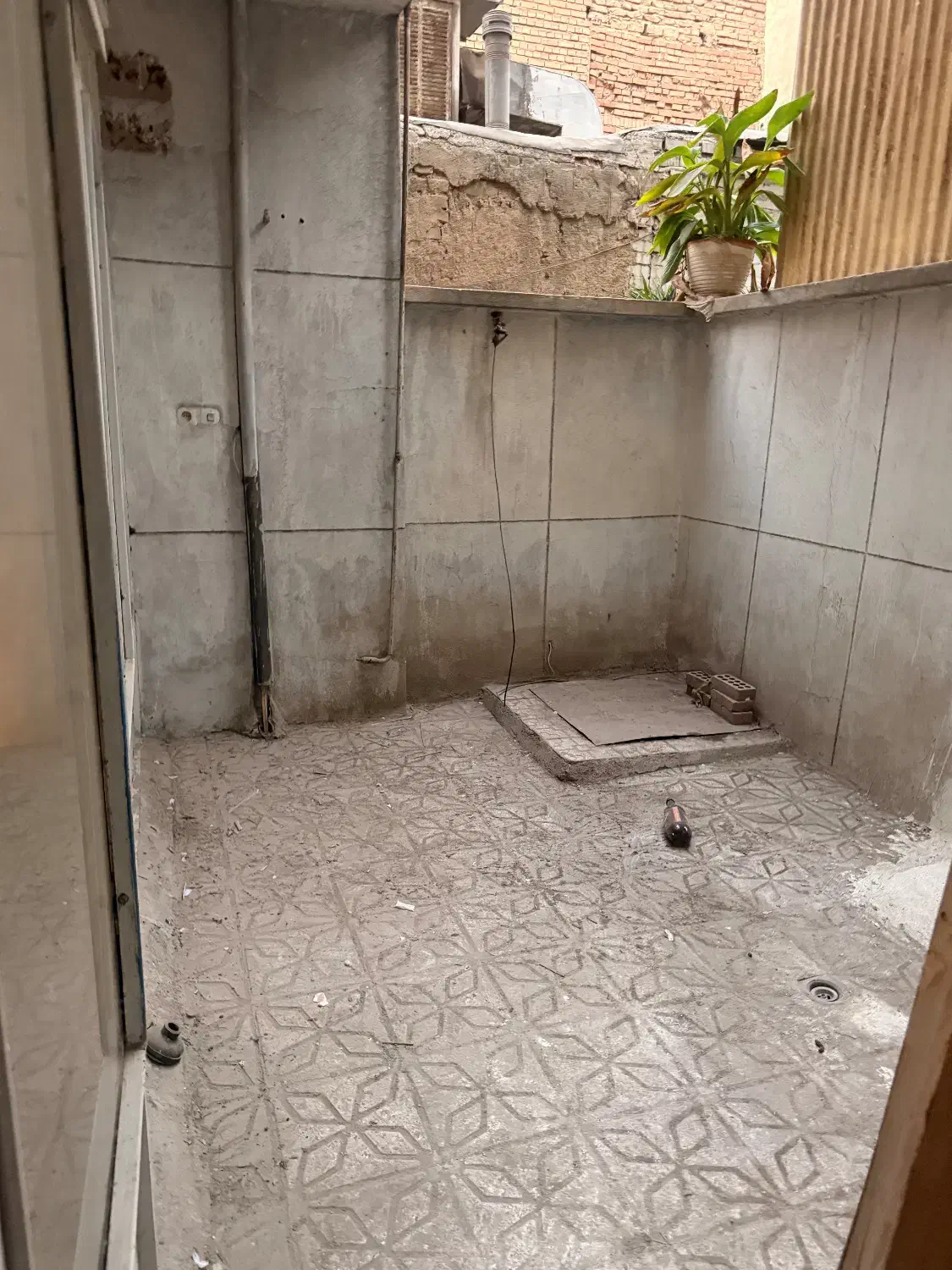 ساختمان ۳ طبقه مستقل دربست