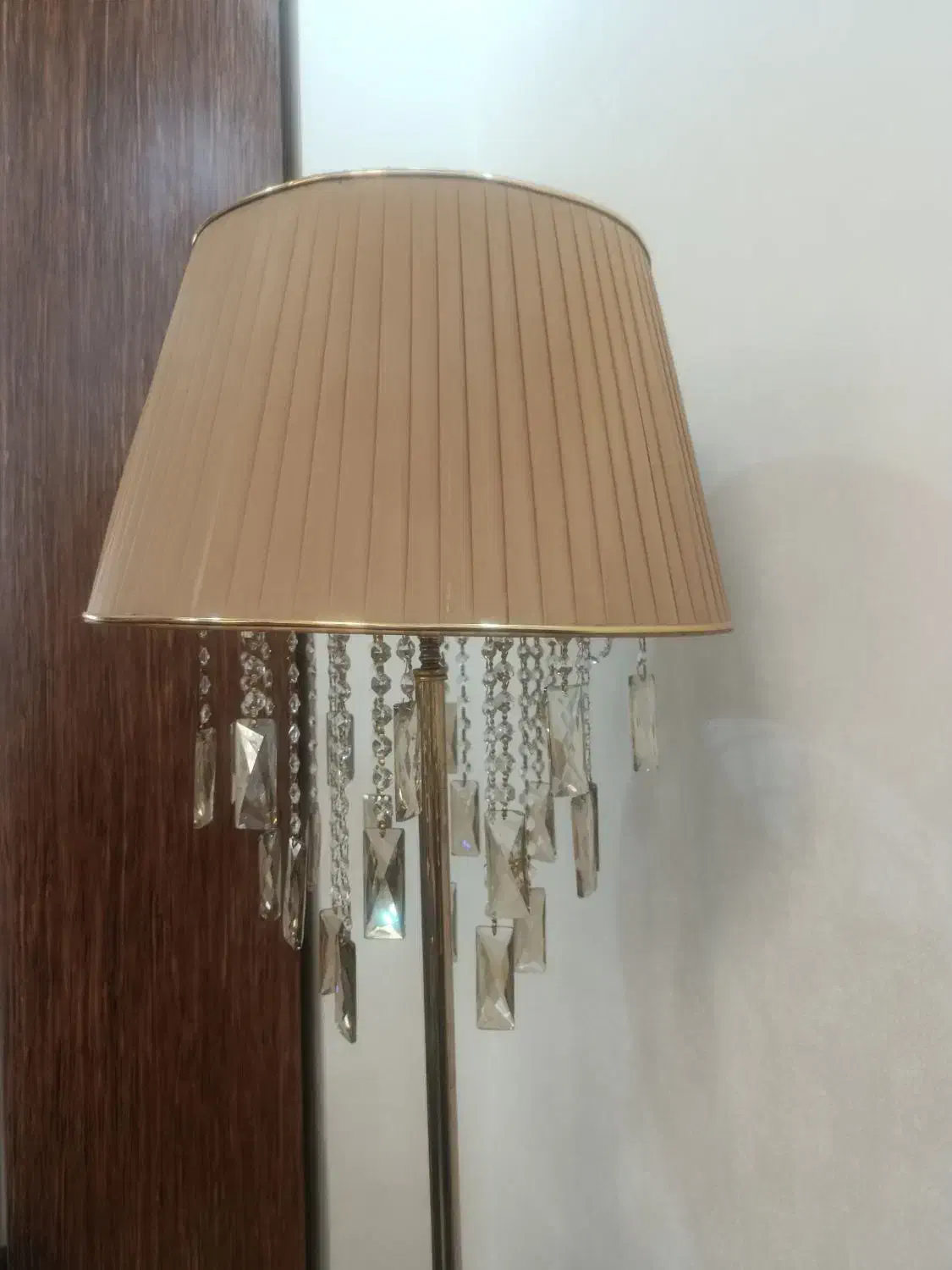 اباژور ایستاده|چراغ خواب و آباژور|باغستان, |دیوار