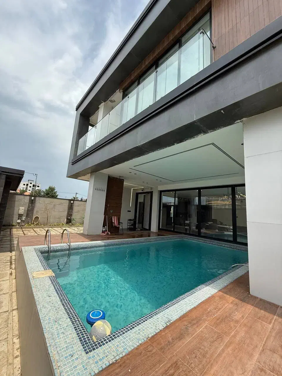 اجاره شبانه ویلا استخر رو باز ایزدشهر گلستان ۵۴|اجارهٔ کوتاه‌مدت ویلا و باغ|ایزدشهر, |دیوار