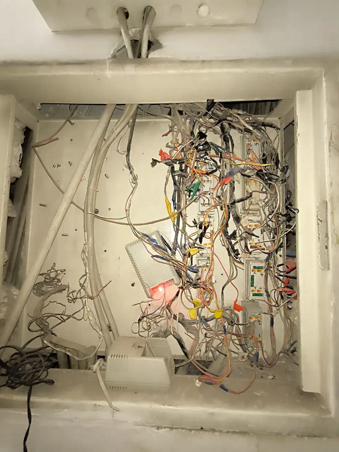 بازسازی سیمکشی قدیمی آیفون تصویری،تعمیر و نصب|خدمات پیشه و مهارت|تهران, فلسطین (میدان انقلاب)|دیوار