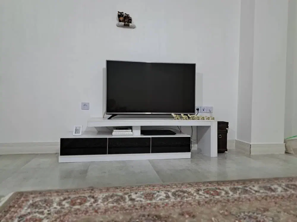 میز تلویزیون در حد|میز تلویزیون|هشتگرد, هشتگرد قدیم|دیوار