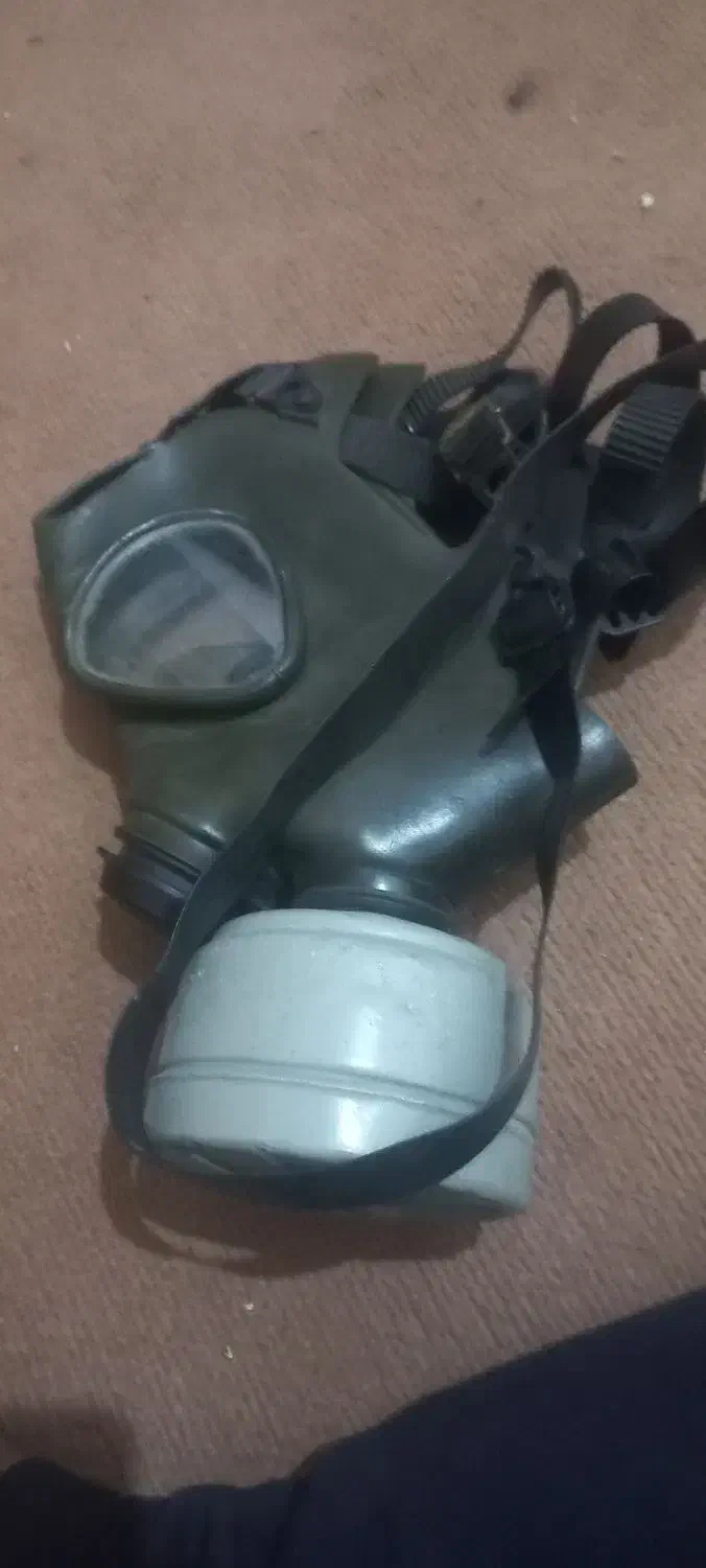 ماسک شیمیایی آمریکایی|کلکسیون اشیاء عتیقه|شیراز, قلعه نو|دیوار