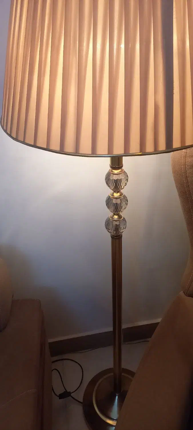 آباژور و شمعدان|چراغ خواب و آباژور|اندیشه, پرنیان|دیوار