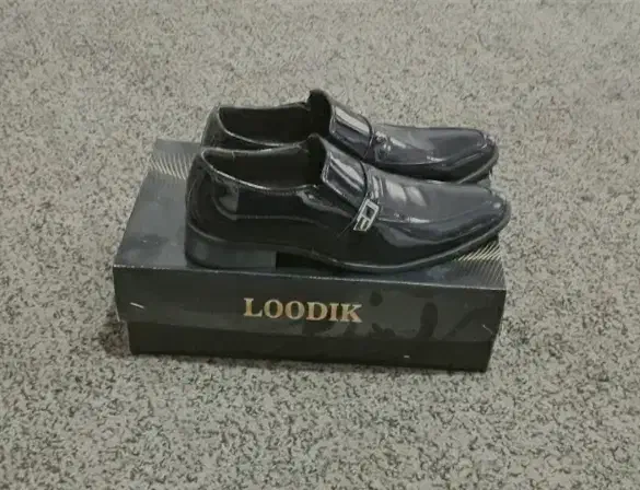 کفش نو|کیف، کفش، کمربند|شوش, |دیوار