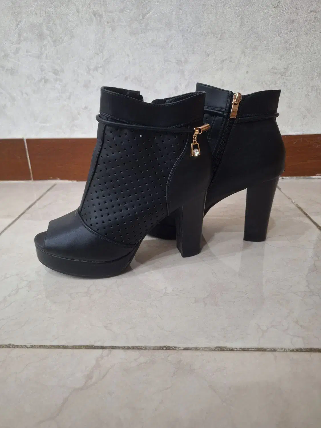 کفش پاشنه بلند|کیف، کفش، کمربند|بروجرد, |دیوار