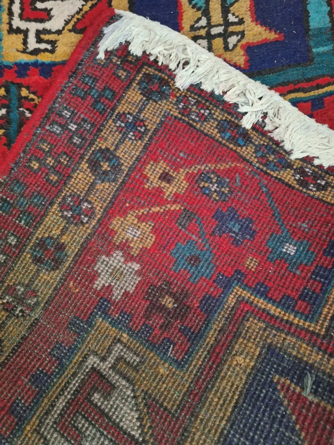 قالی کناره کار کرده و سالم|فرش|سهند, |دیوار