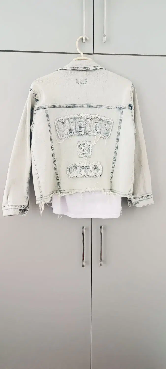 کتشلوار سه تیکه، لی|لباس|قائن, |دیوار