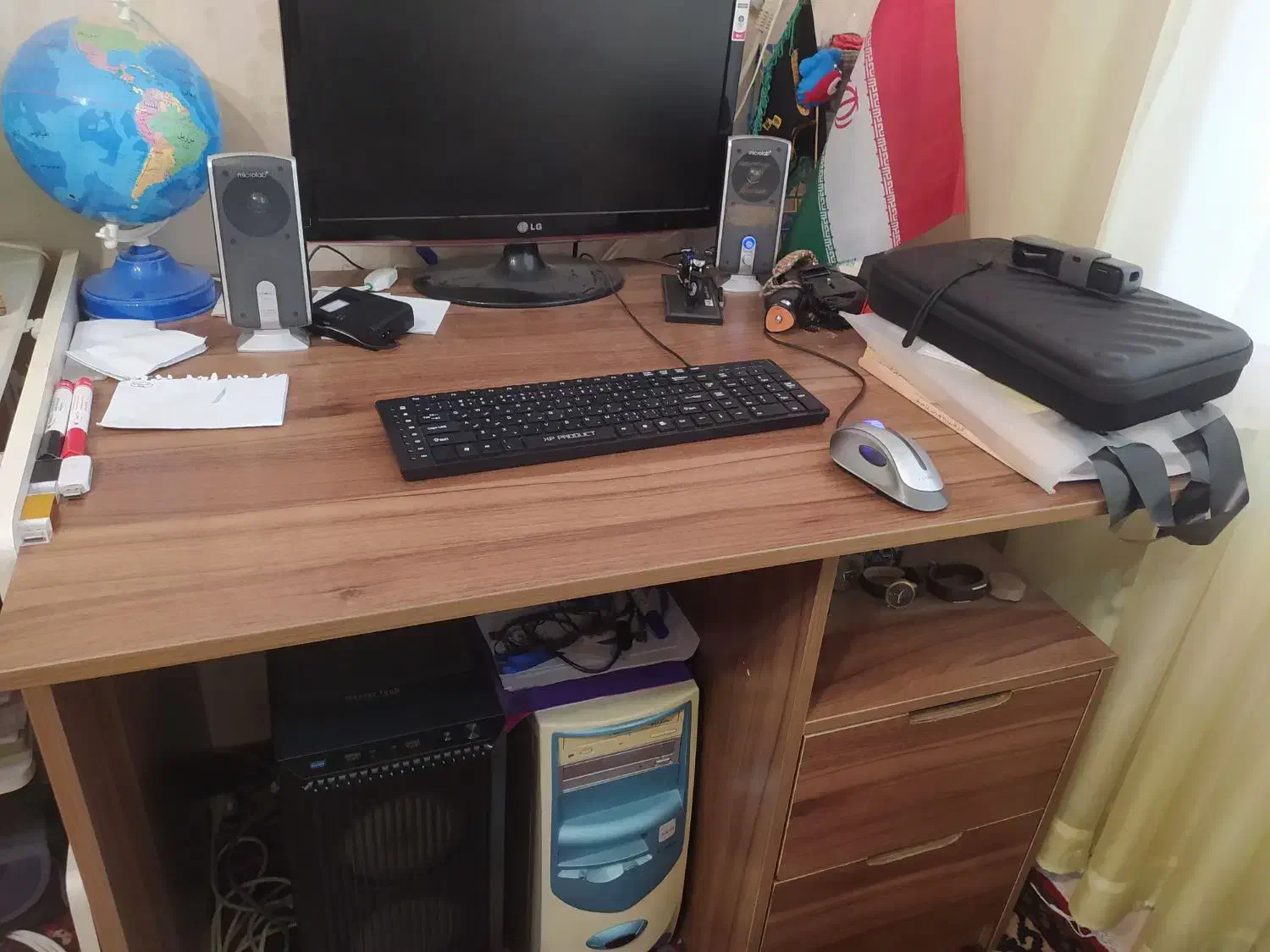 کمد و تخت و میز تحریر|تخت و سرویس خواب|همدان, |دیوار