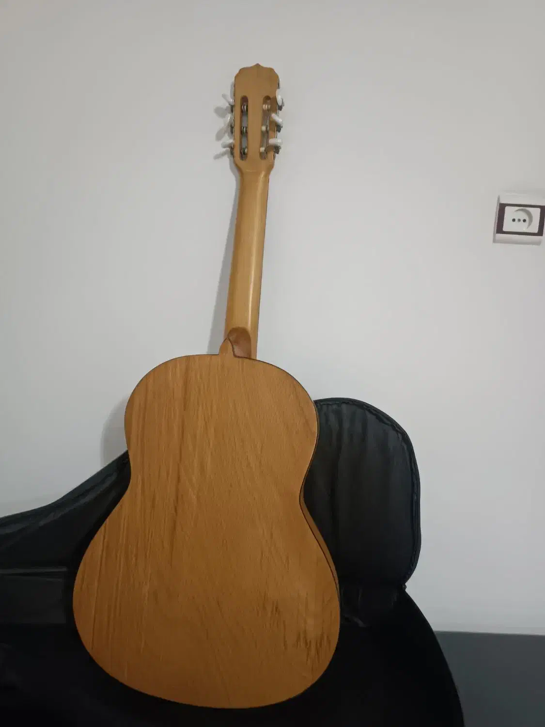 گیتار کلاسیک Unique|گیتار، بیس، امپلیفایر|قدس, شهرقدس|دیوار