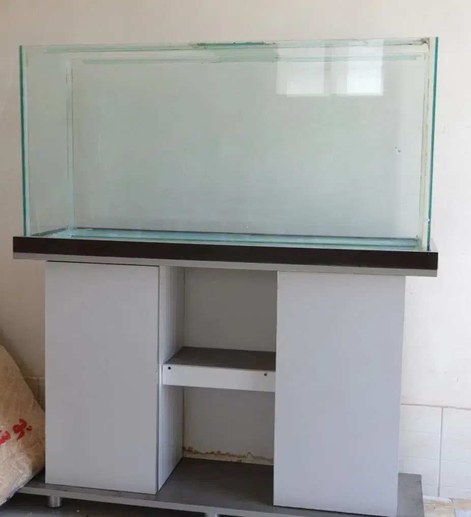 اکواریوم بزرگ همراه با میز|ماهی|خاوران, |دیوار