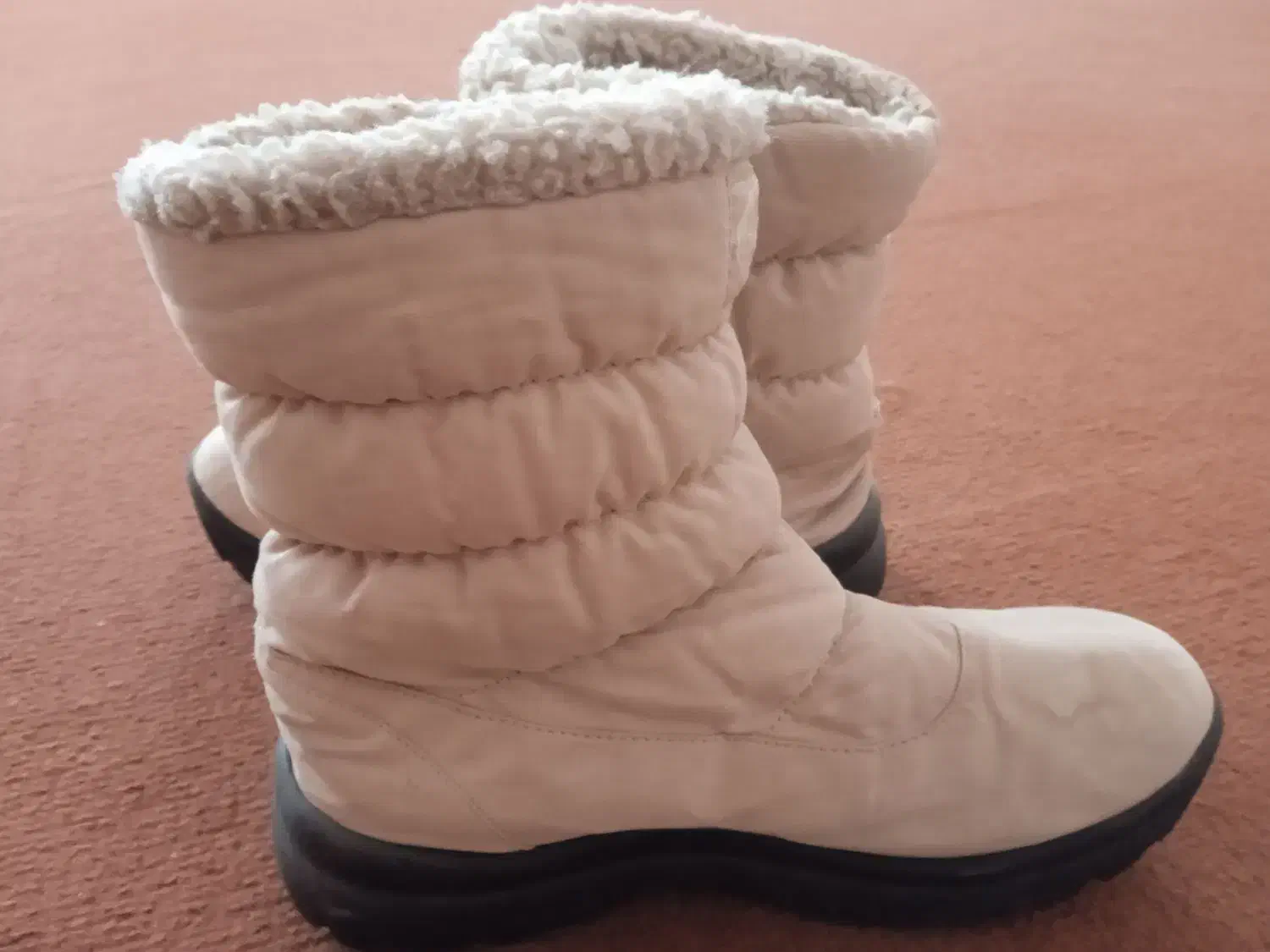 نیم بوت زنانه خزدار سایز 37-38|کیف، کفش، کمربند|زاهدان, |دیوار