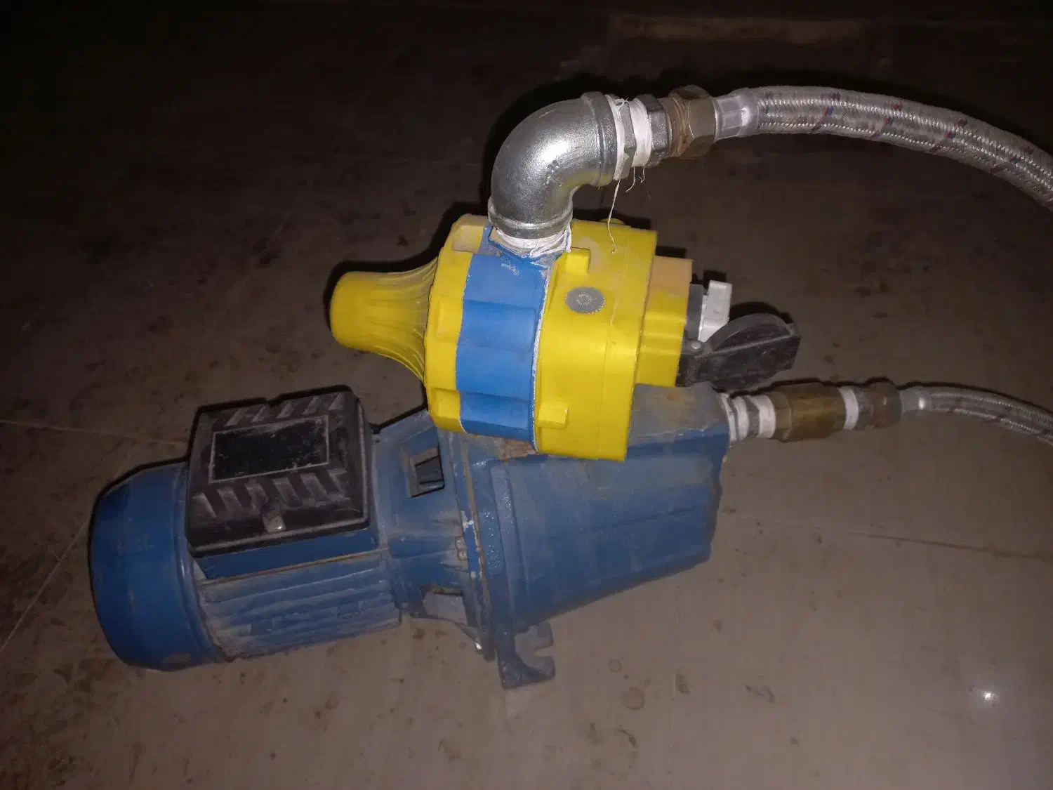 پمپ آب همراه اتوماتیک یک اسب ژاپنی در حد|مصالح و تجهیزات ساختمان|صحنه, |دیوار