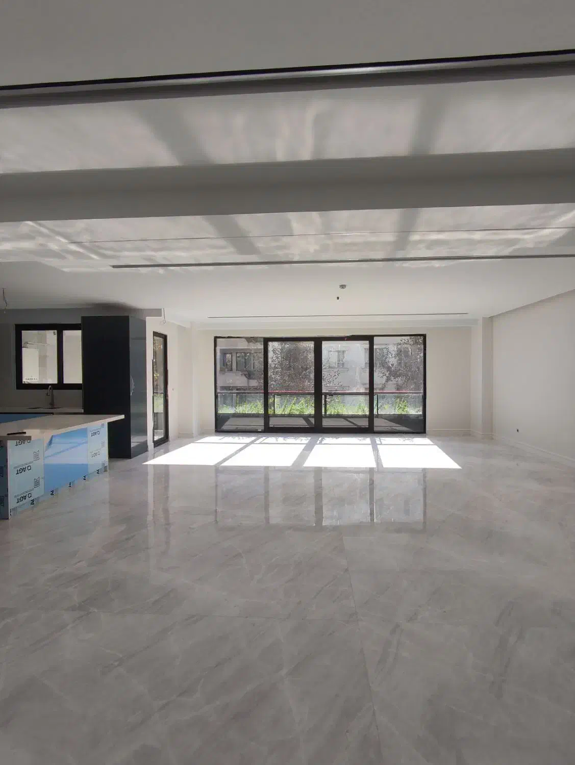 ۱۳۰ متر / ۳خواب / مدرن نوساز / خطی رو به آفتاب