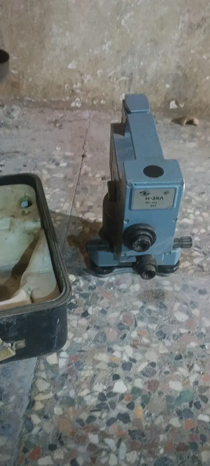 دوربین نقشه برداری|دوربین عکاسی و فیلم‌برداری|اصفهان, باغ دریاچه|دیوار