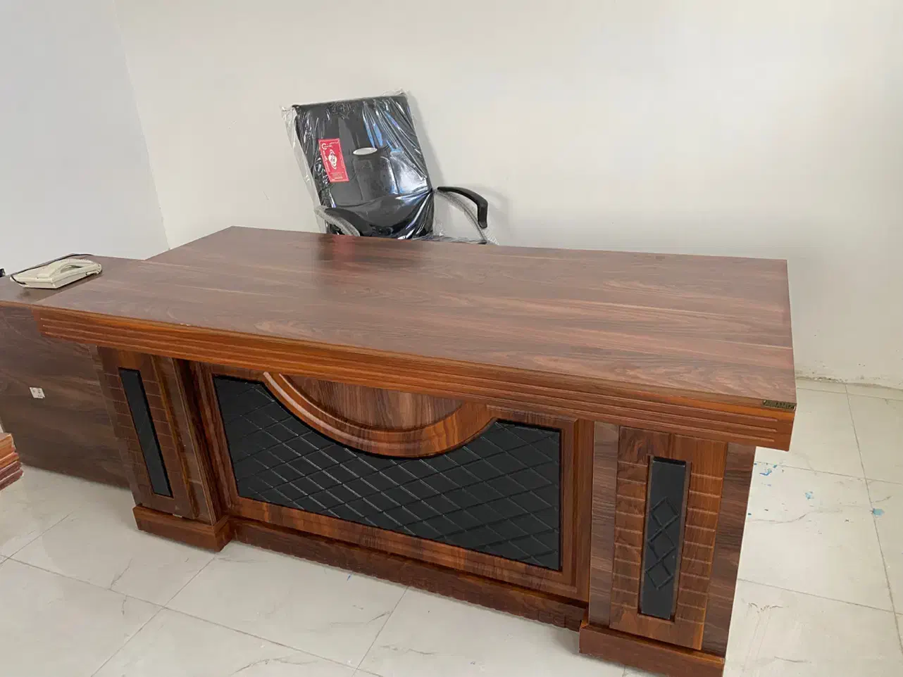 ست میز و صندلی اداری نو|دفتر کار|شاهین‌شهر, خانه کارگر|دیوار