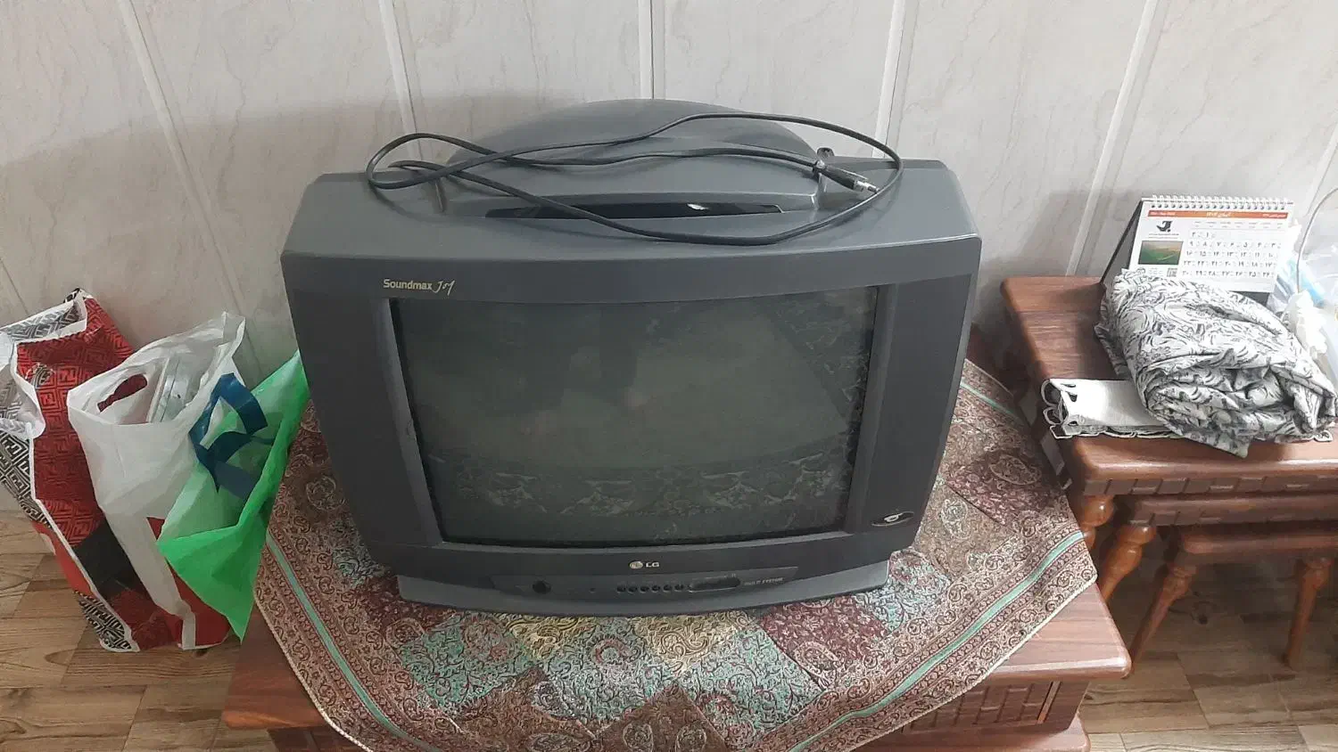 تلویزیون|تلویزیون و پروژکتور|قرچک, شهرک طلائیه|دیوار