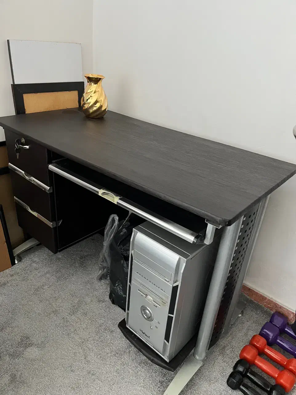 میز کامپیوتر یا احریر|میز تحریر و کامپیوتر|ساری, |دیوار