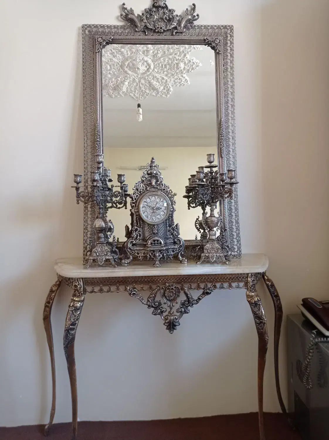 آینه و شمعدان برنز|بوفه، ویترین، کنسول|اسلام‌شهر, شهرک سعیدیه|دیوار