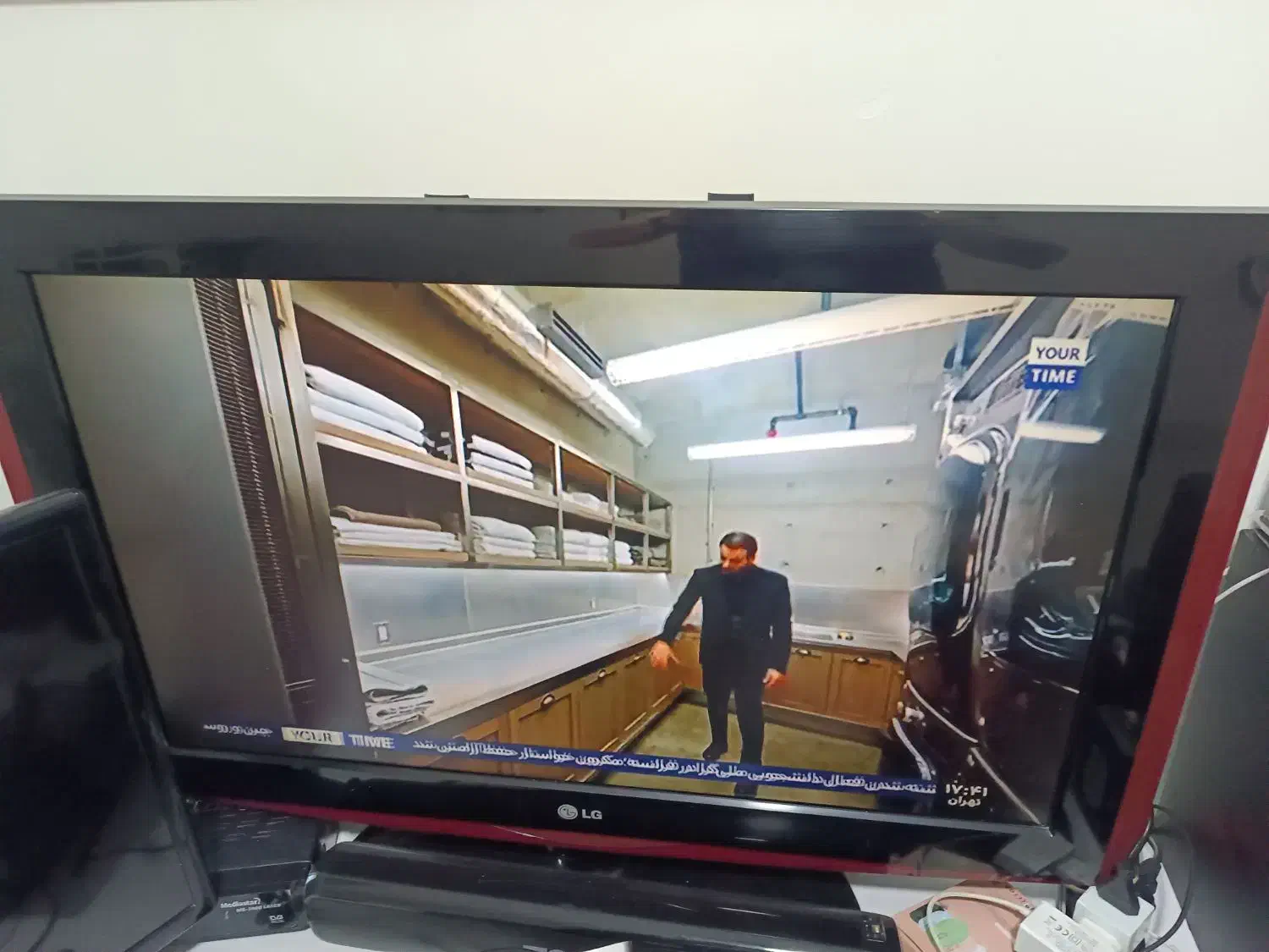 تلویزیون 32|تلویزیون و پروژکتور|پردیس, فاز ۲|دیوار