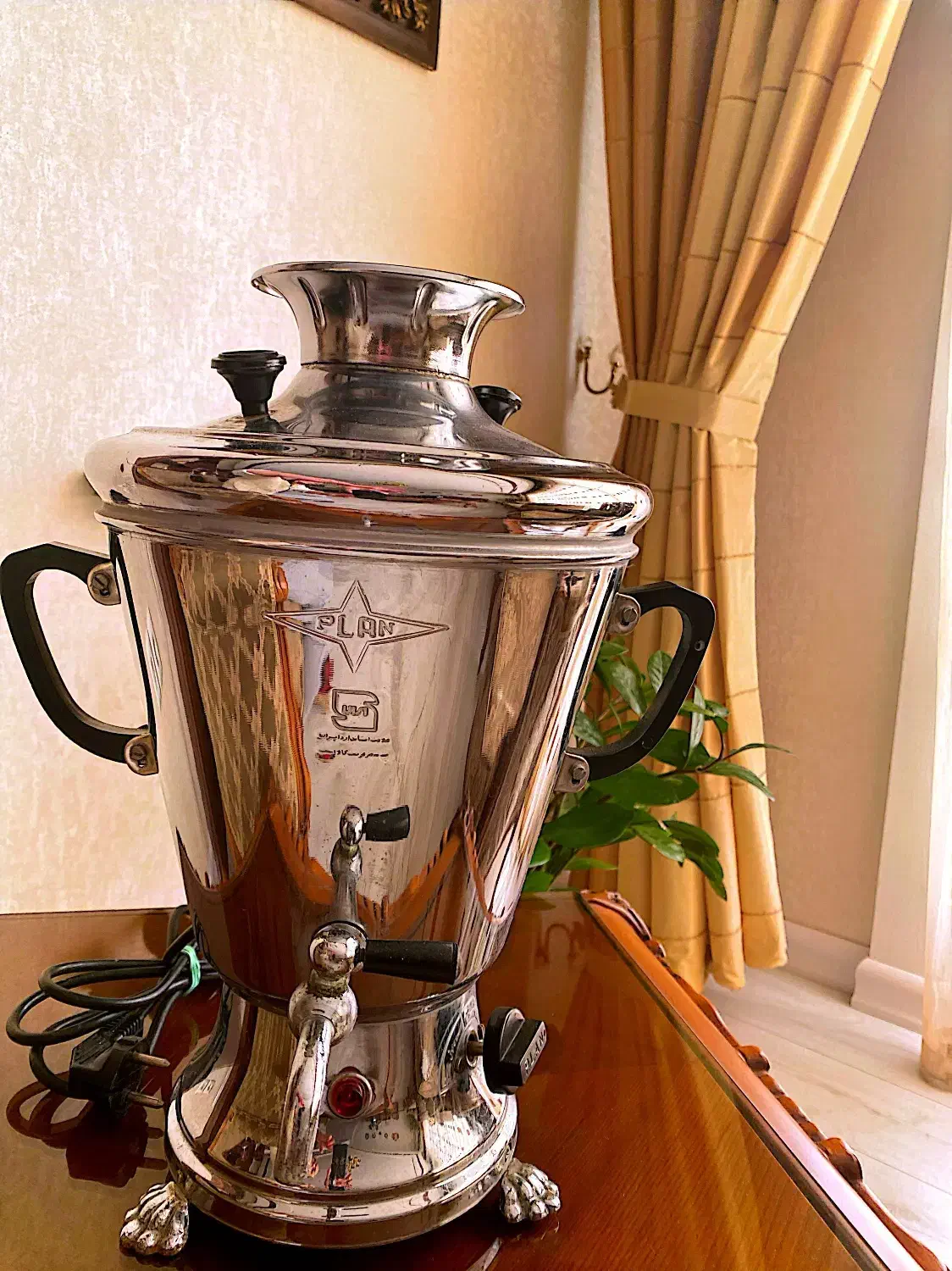 سماور برقی استیل اصل تمیز مناسب خانه و محل کار|سماور، چای‌ساز، قهوه‌ساز|قزوین, |دیوار