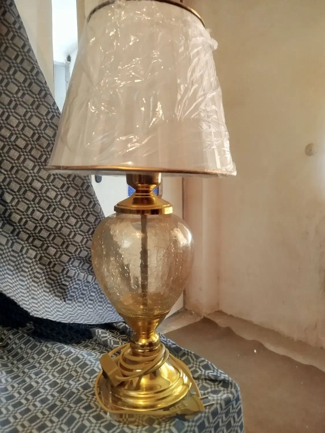 اواژور رومیزی|چراغ خواب و آباژور|سبزوار, کاشفی شمالی (دادگستری)|دیوار