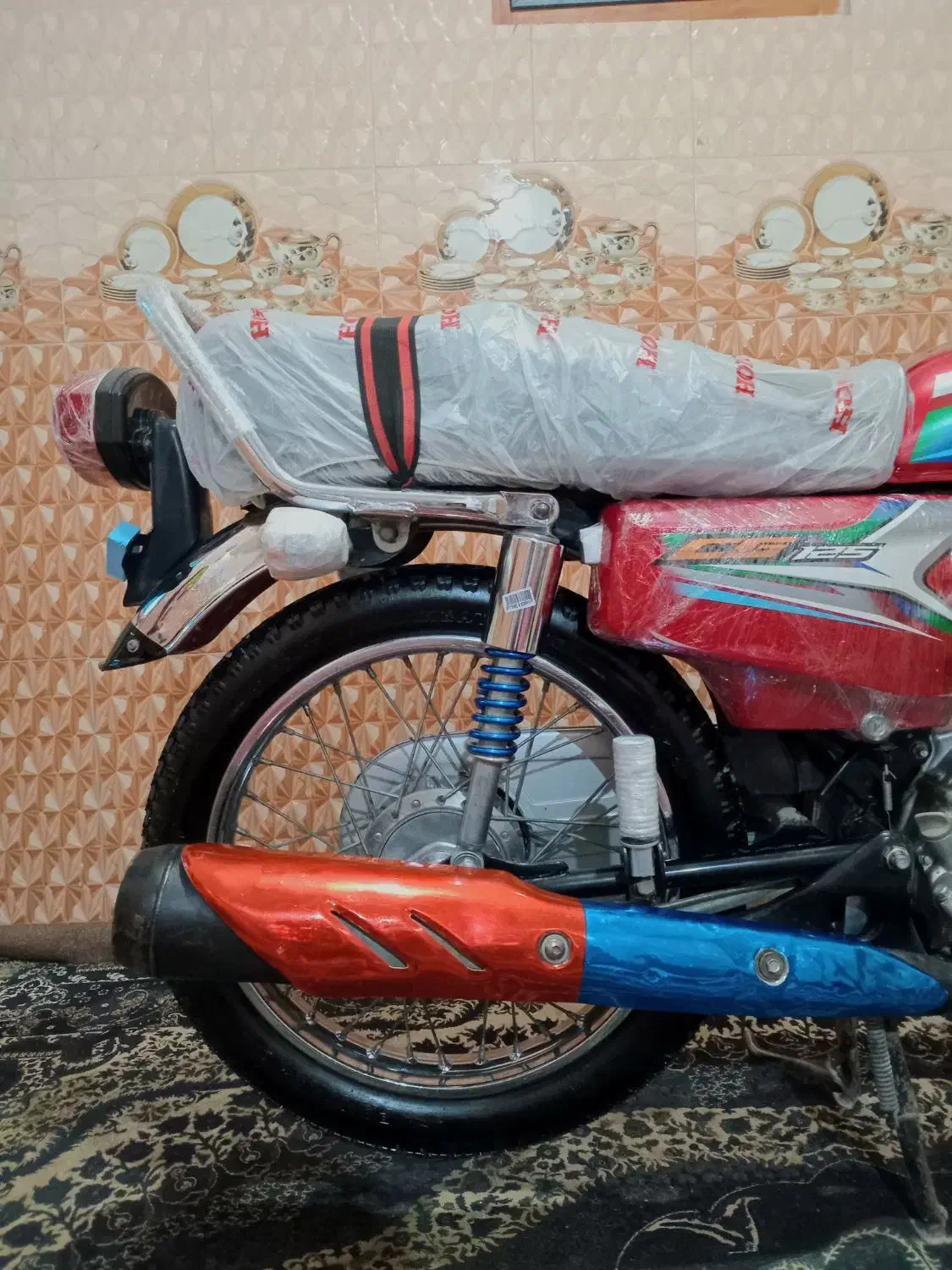 ونتوفایف|موتورسیکلت|پارود, |دیوار