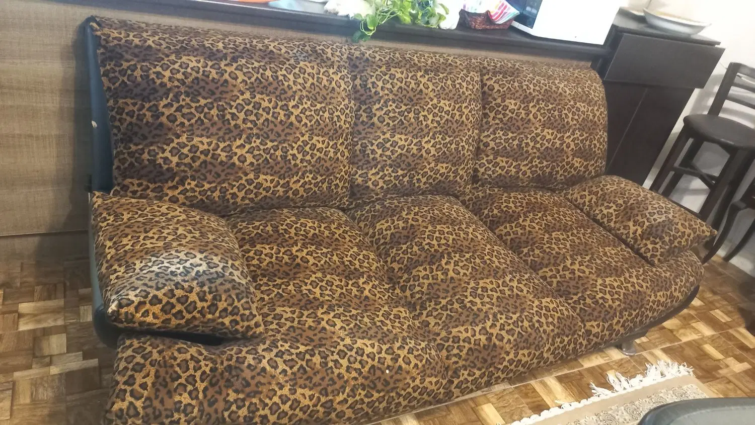 مبل پلنگی|مبلمان خانگی و میز عسلی|رشت, جهاد|دیوار