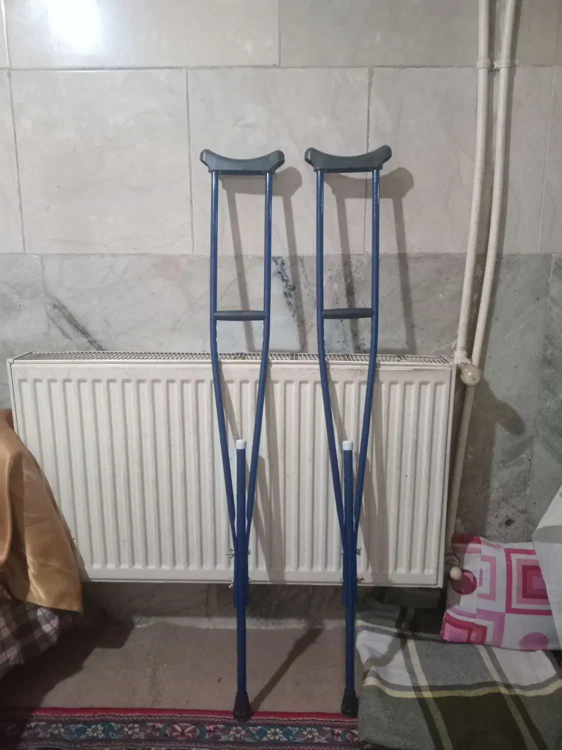 یک جفت عصا درحدنو|پزشکی|فردیس, سرحدی|دیوار