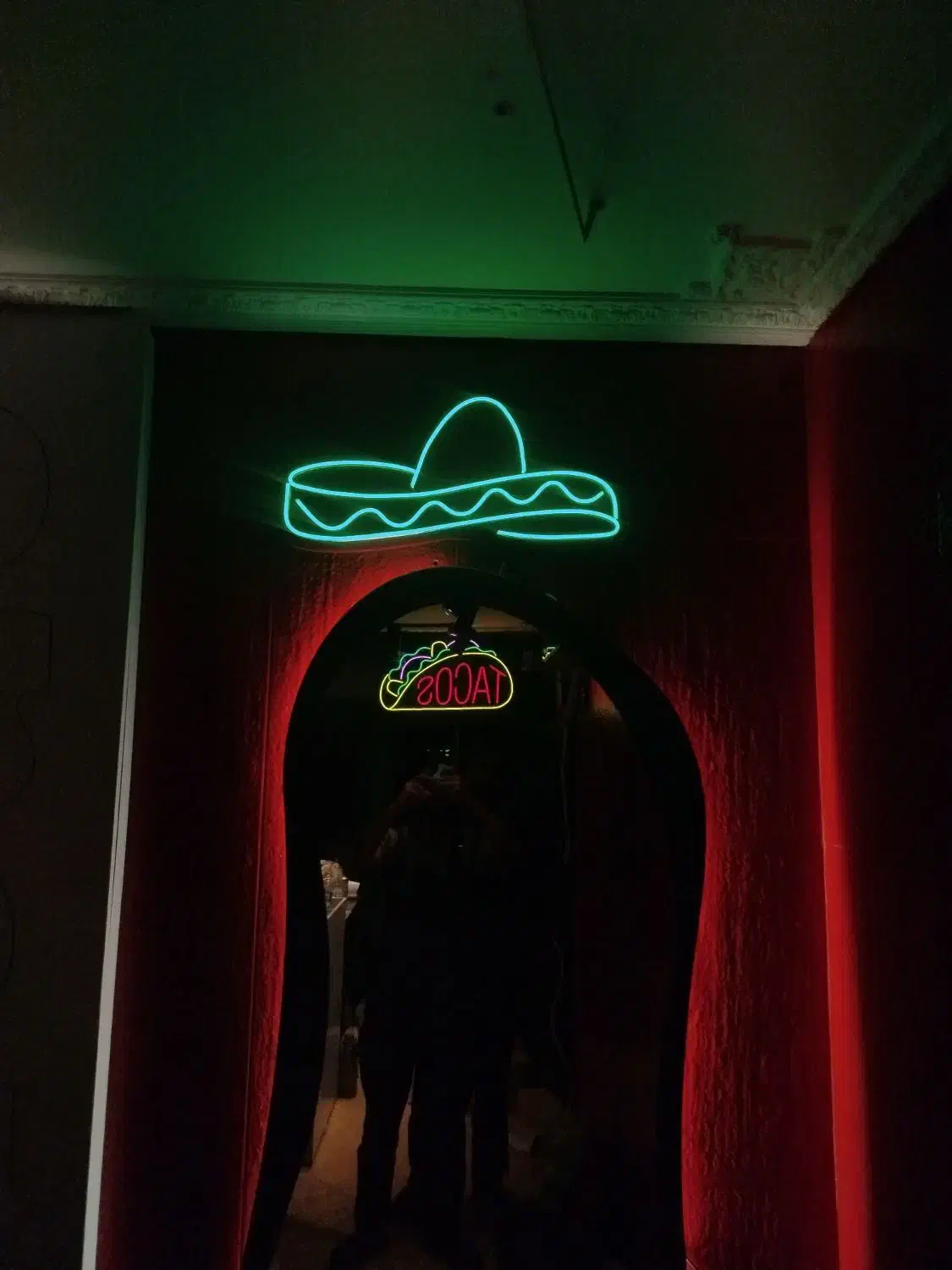 تابلو ساز تابلوسازی ال ای دی نئون چنلیوم لیزر|خدمات پیشه و مهارت|کرج, حیدرآباد|دیوار