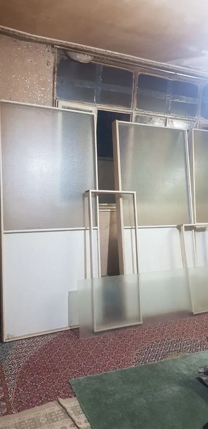 پارتیشن ام دی اف سالم و تمیز برای دفتر کار|دفتر کار|کرج, حصارک بالا|دیوار