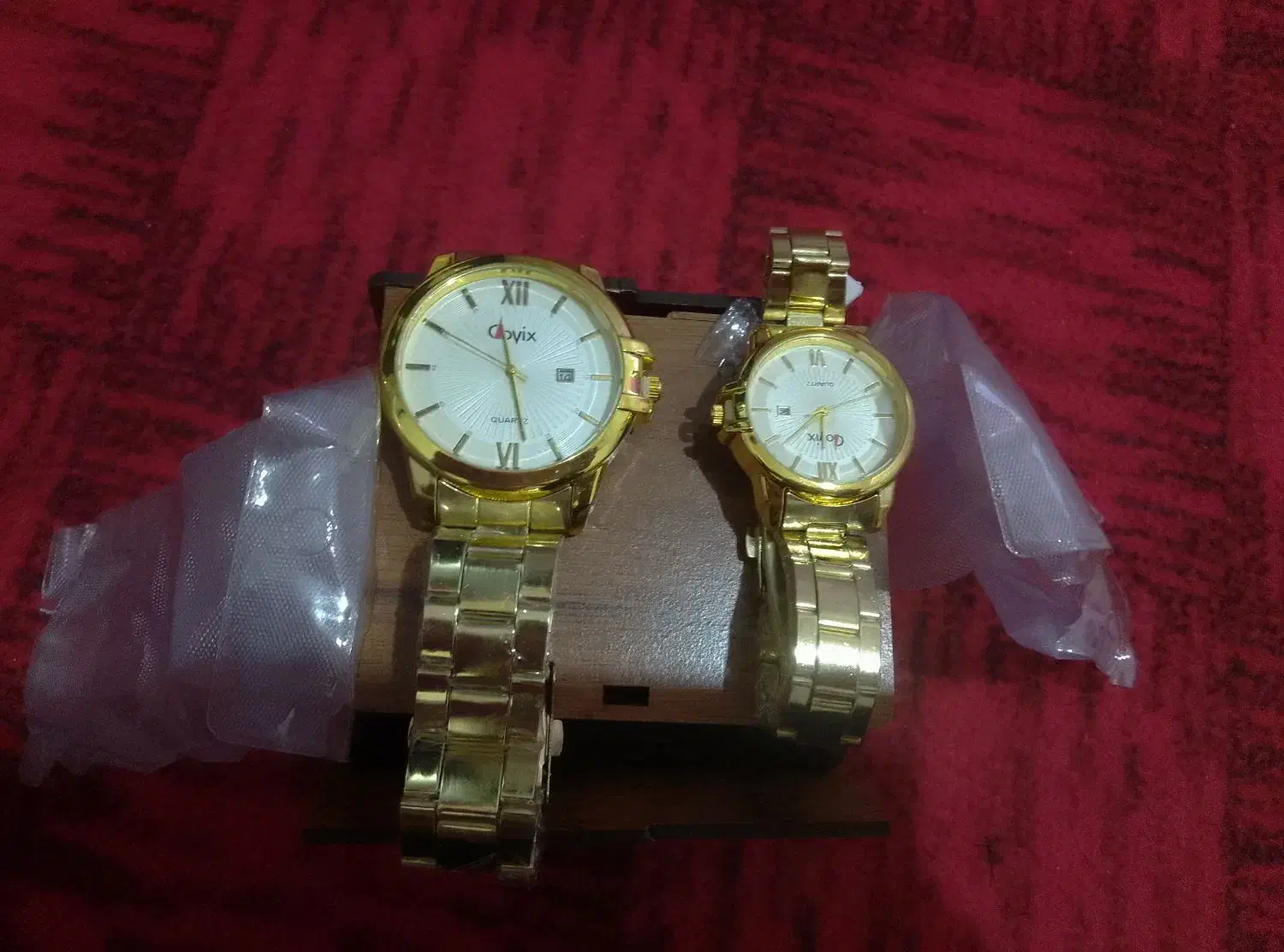 یک جفت ساعت طلایی|ساعت|گرمی, |دیوار