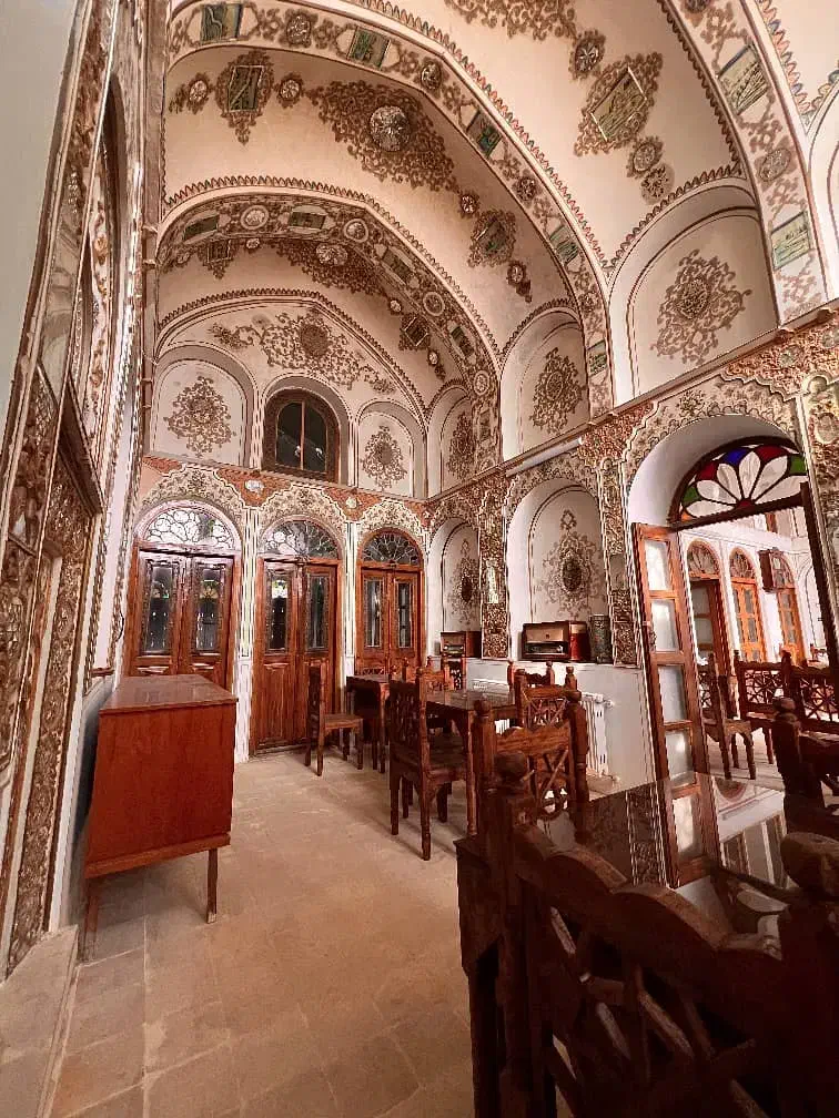 هتل سنتی زرتاج|اجارهٔ کوتاه‌مدت آپارتمان و سوئیت|اصفهان, درب کوشک|دیوار