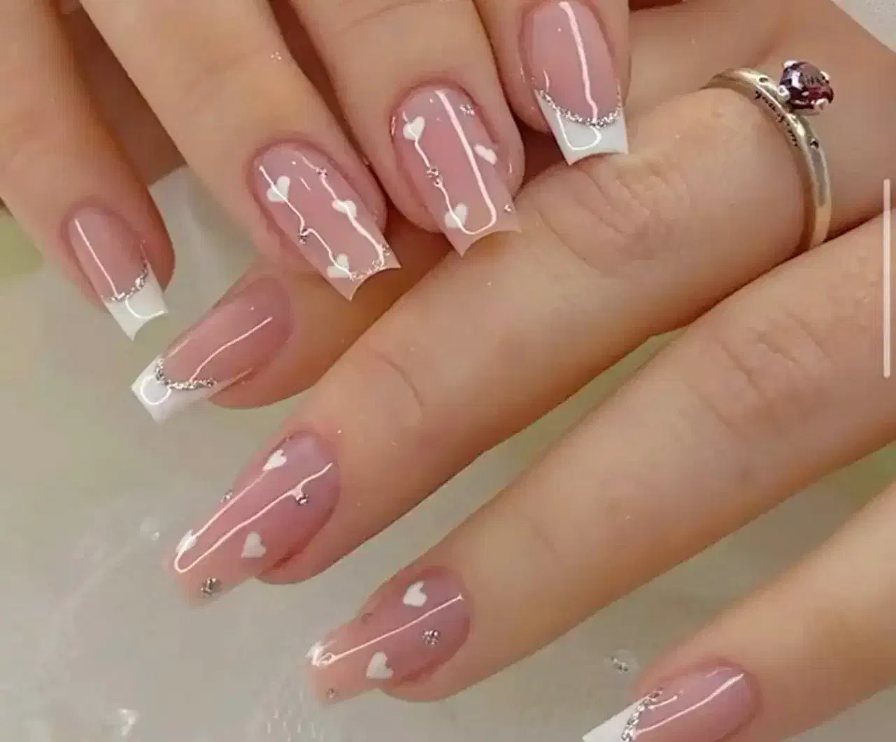 دوتا ناخن کارو رنگ کارنیازمندیم|استخدام درمانی، زیبایی، بهداشتی|تهران, صادقیه|دیوار