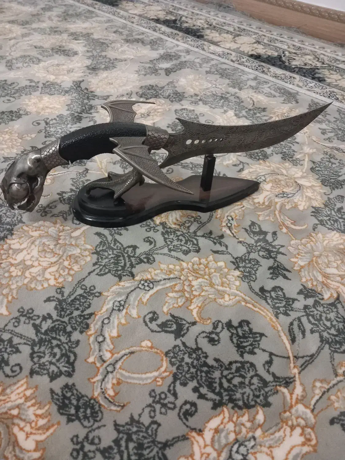 چاقو دسته اژدها|کلکسیون اشیاء عتیقه|گنبد کاووس, |دیوار