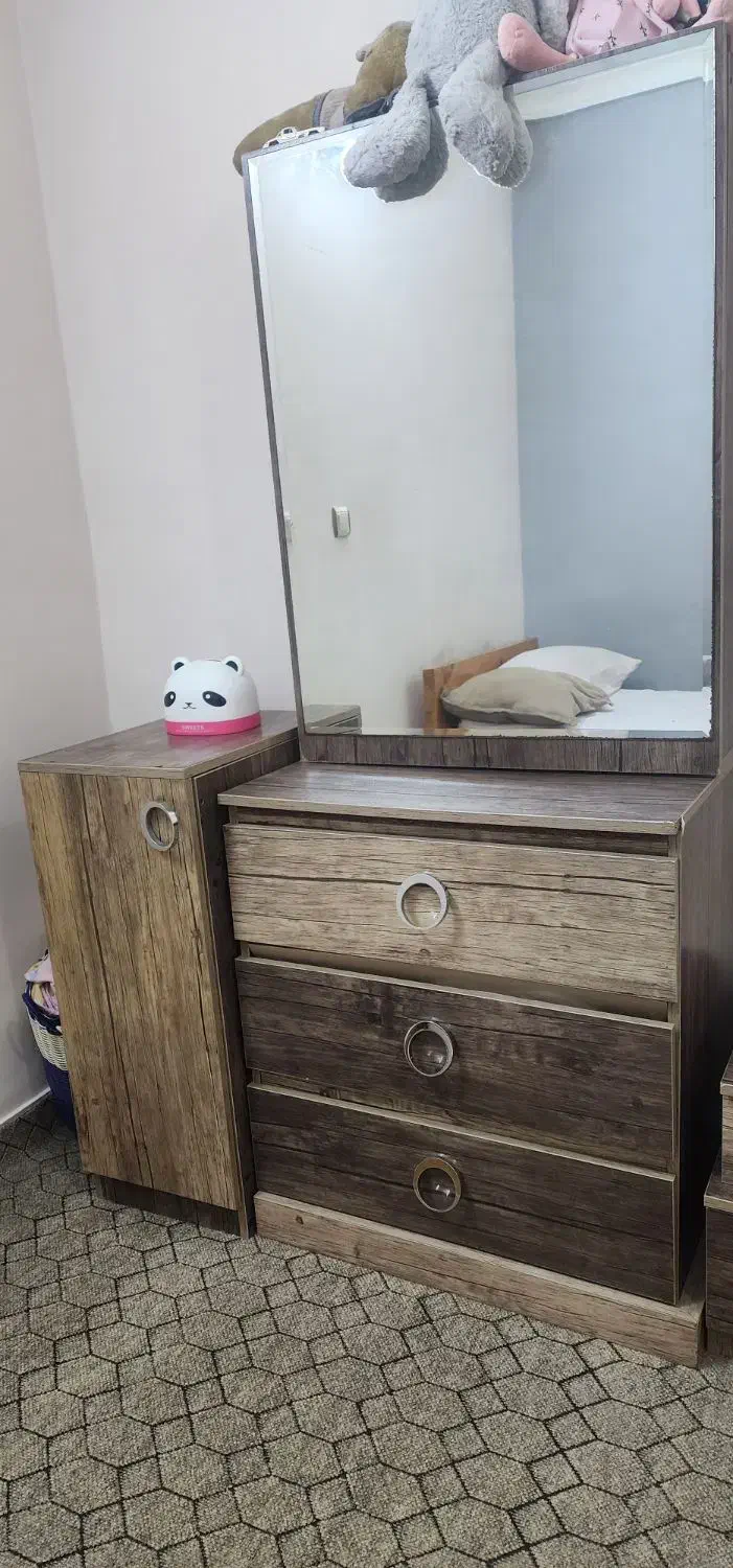 میز آرایشی و۲ تا پا تختی|جاکفشی، کمد، دراور|بندرعباس, |دیوار