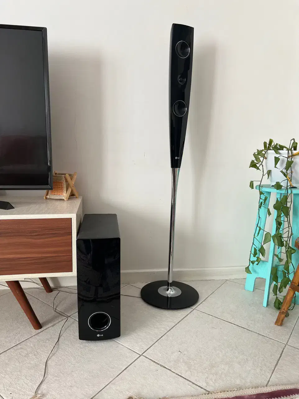 سینما خانواده ال جی|سیستم صوتی خانگی|اندیشه, اندیشه فاز ۴|دیوار