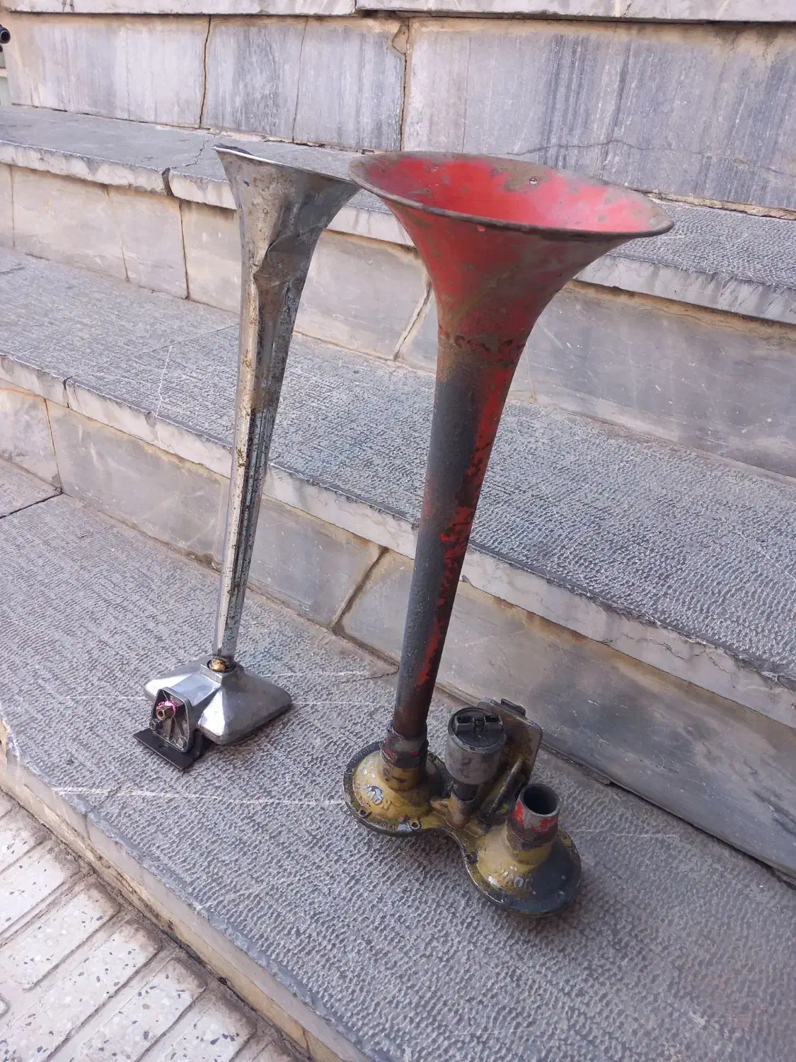 دو عدد بوق|قطعات یدکی و لوازم جانبی|ملایر, |دیوار