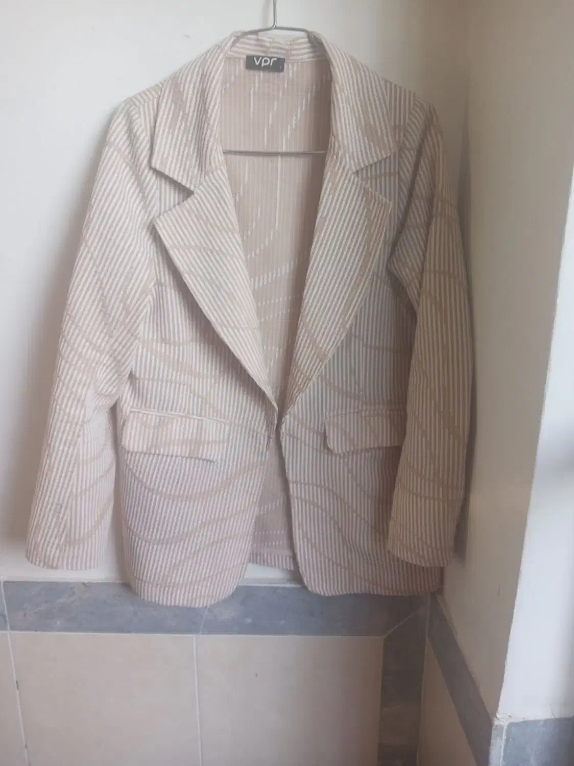 مانتوکرم|لباس|بوکان, |دیوار