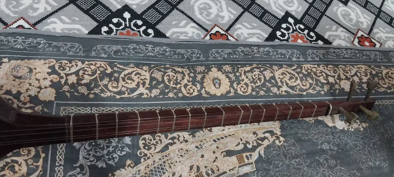 3 تار کاملا نو نو|سازهای سنتی|ایلام, |دیوار